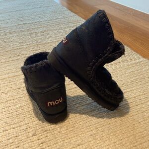 MOU shearling g booties in black
